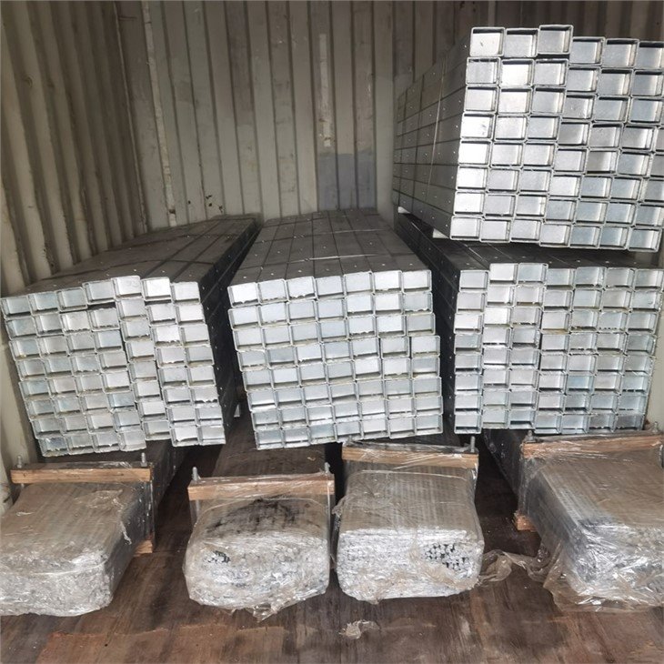 Квадратни челични крст